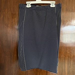 Stretchy Pencil-like Striped Skirt